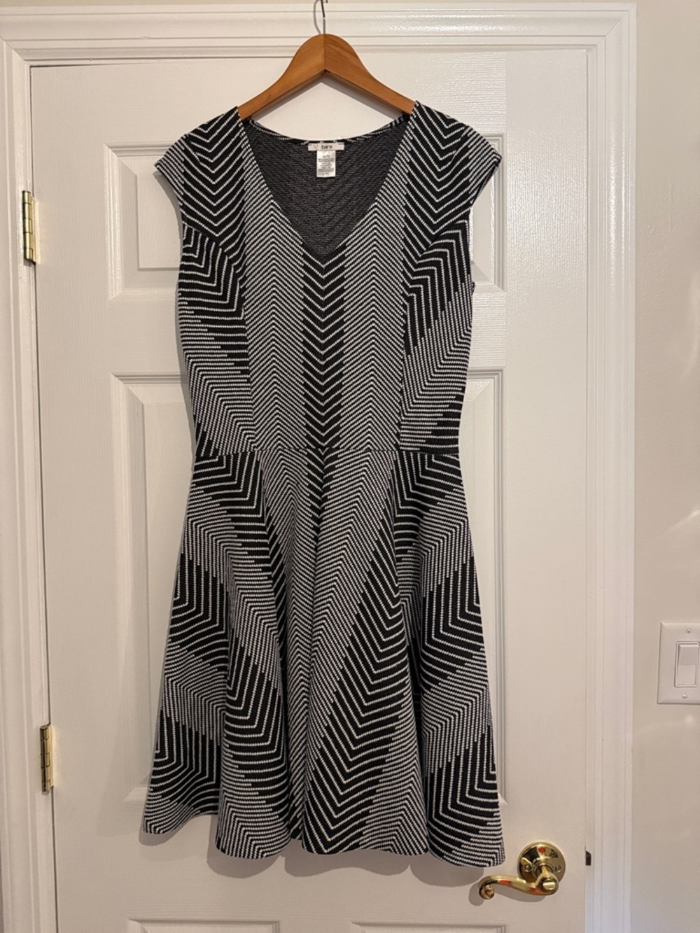 Bar III Black & White V‑Neck Fit-and-Flare Geometric Dress